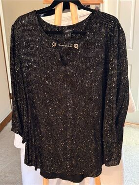 Torrid Black Top with Gold Speckle and Chain Detail 3X
